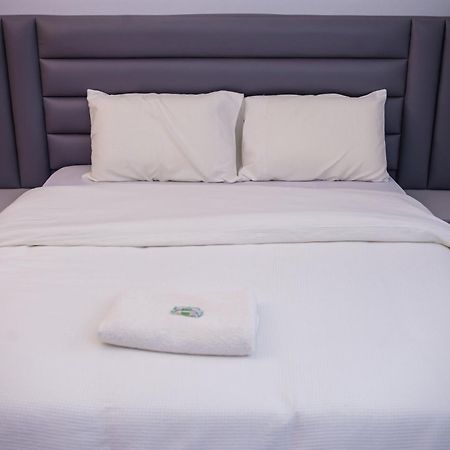 Palm Heights Apartments - Omole Phase 1, イケジャ エクステリア 写真
