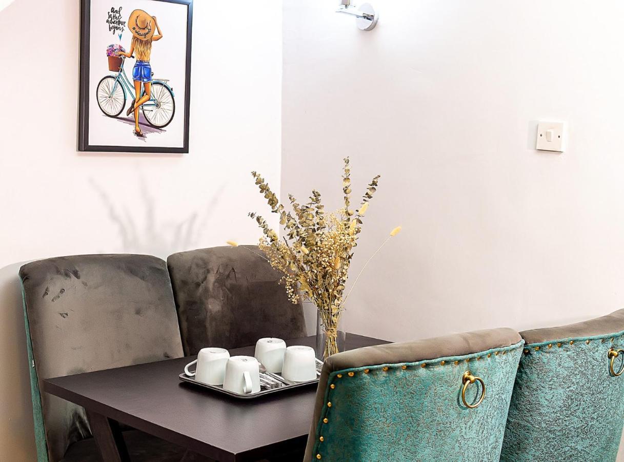 Palm Heights Apartments - Omole Phase 1, イケジャ エクステリア 写真
