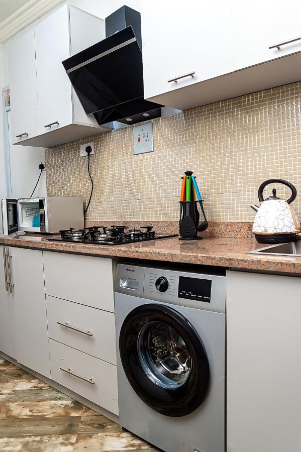Palm Heights Apartments - Omole Phase 1, イケジャ エクステリア 写真