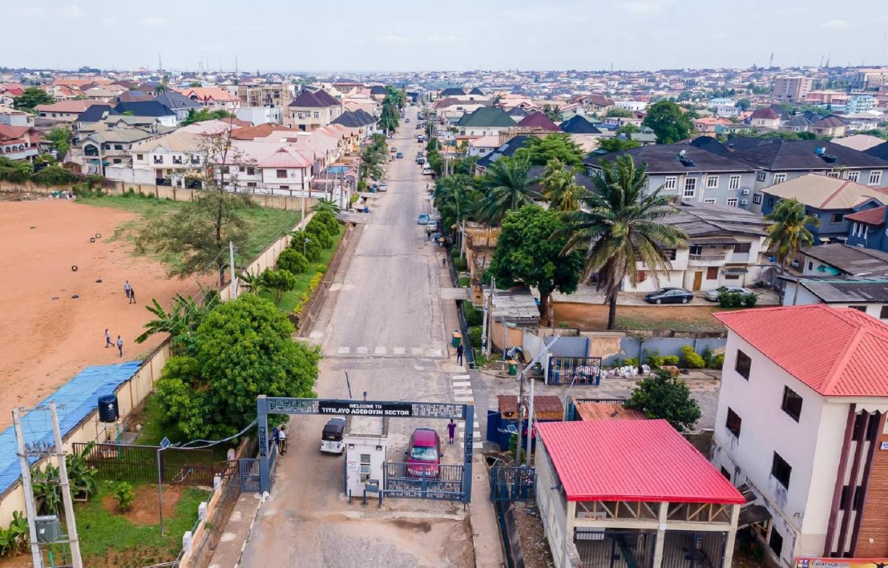 Palm Heights Apartments - Omole Phase 1, イケジャ エクステリア 写真