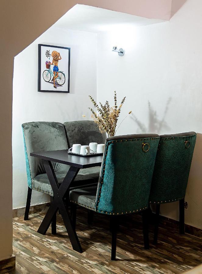 Palm Heights Apartments - Omole Phase 1, イケジャ エクステリア 写真